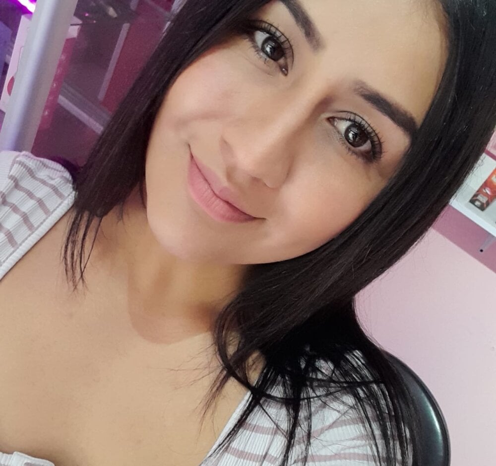 Live sex webcam photo for mia_aira #289943319