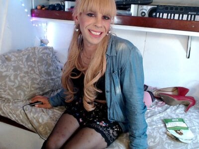 Honeykiss23 Trans Petite Live Webcam Nude