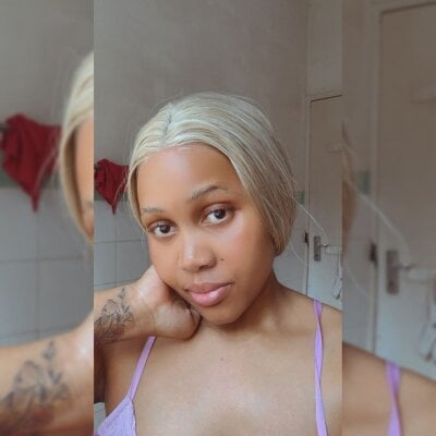 Thique_Dollxx on StripChat