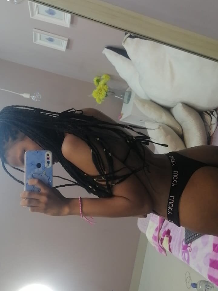 elivecams.com kimjulieth livesex profile in i-live-under-the-same-sky-as-you-on-earth cams