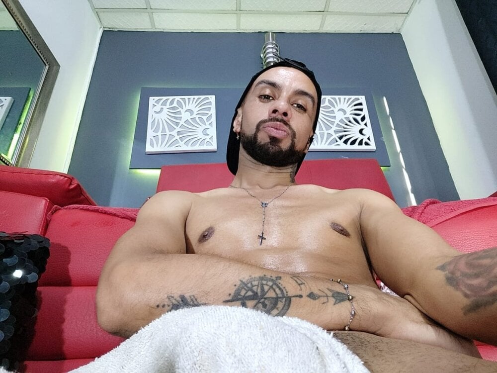 Watch Arian_Pervert live on cam at StripChat