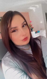 Briana_Pink's Offline Chat Room