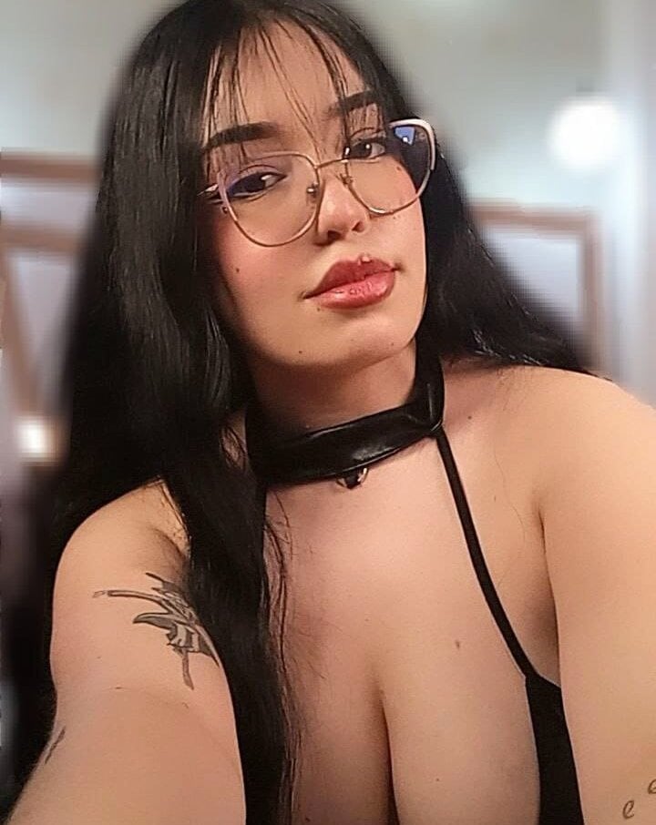 iluvcams.com ninaa_meduxx livesex profile in ill-let-you-guess cams