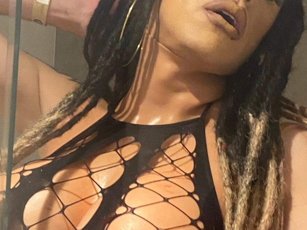 EroticBitch777- profile