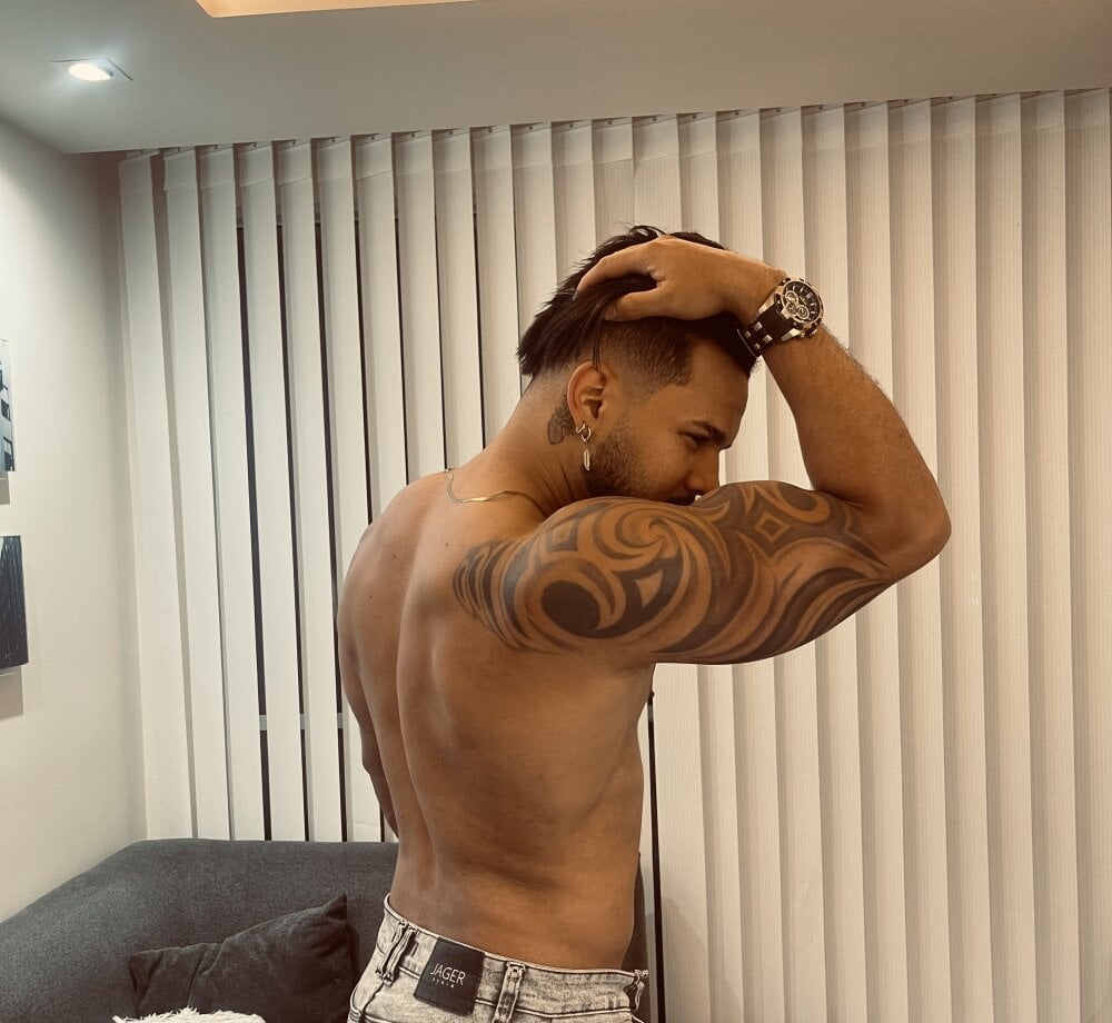 dominic_fitt1 from stripchat