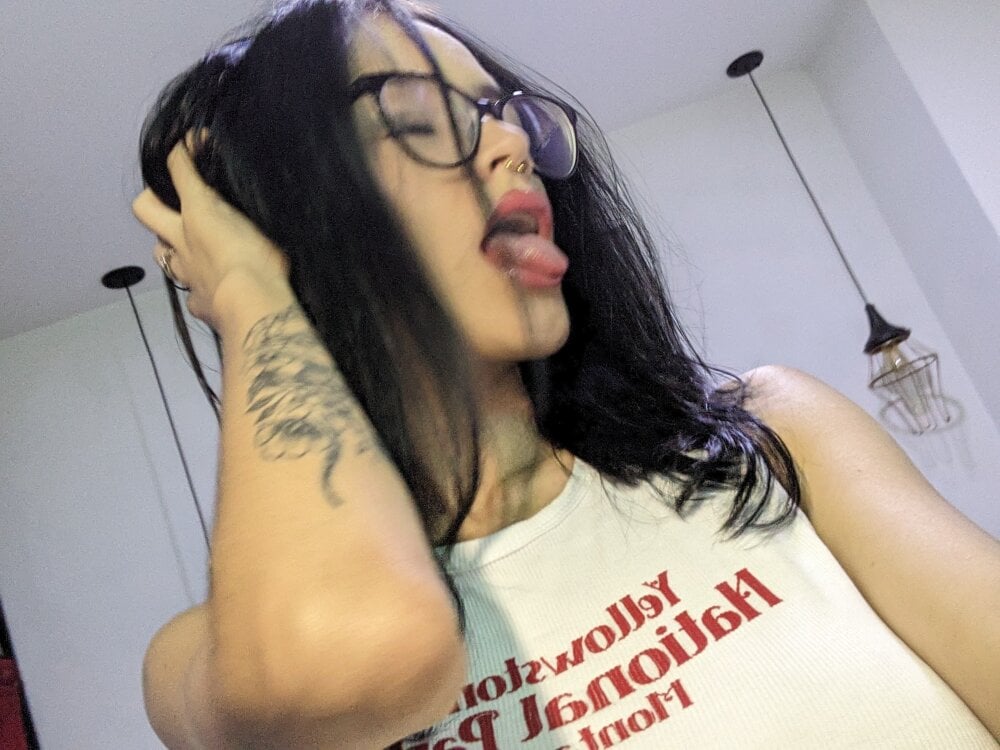 free6cams.com ivonneeldk livesex profile in land-of-ooo cams