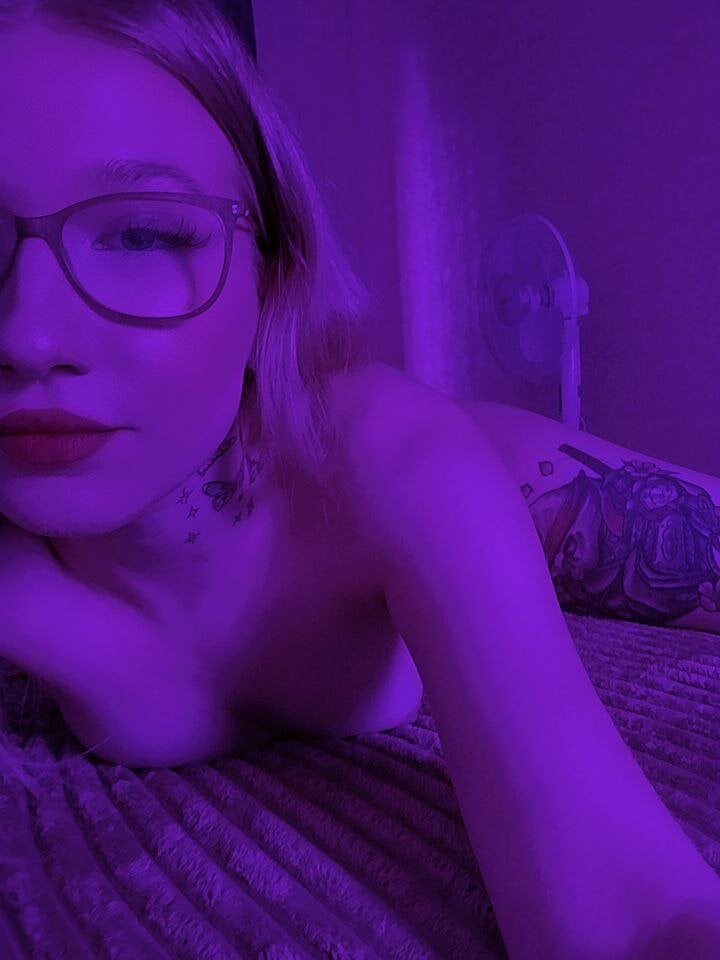 Shawty_Emma_'s Offline Chat Room
