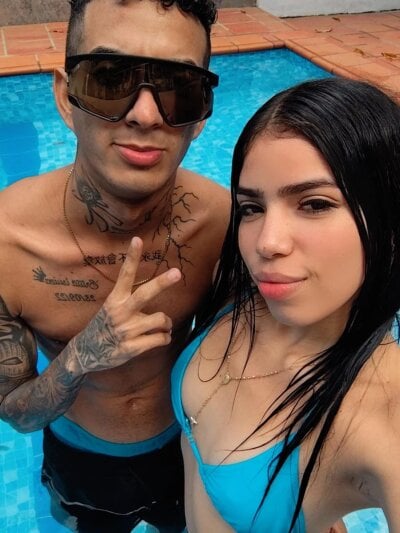 EMY_AND_FRIEND Couple Bigclit Cam XXX