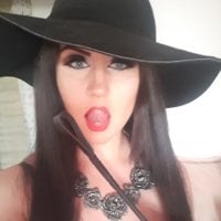 QueenLilithManson's Offline Chat Room