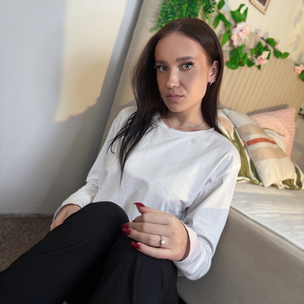 sexcityguide.com bon_bony livesex profile in united-states-of-transylvania cams