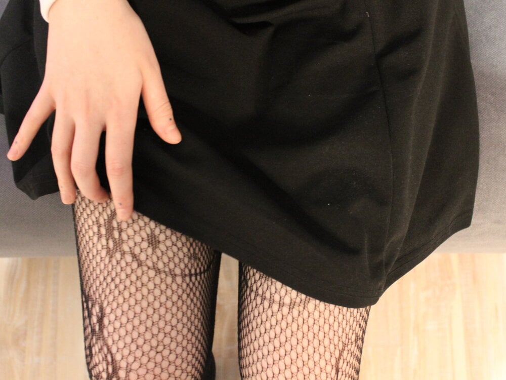 amateursex-livecam.com _babyface_ livesex profile in white cams