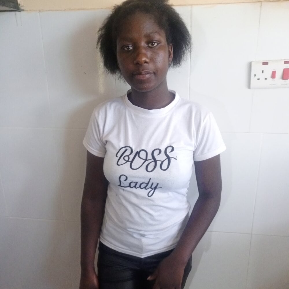 Live sex webcam photo for Sweetylove45 #289891733