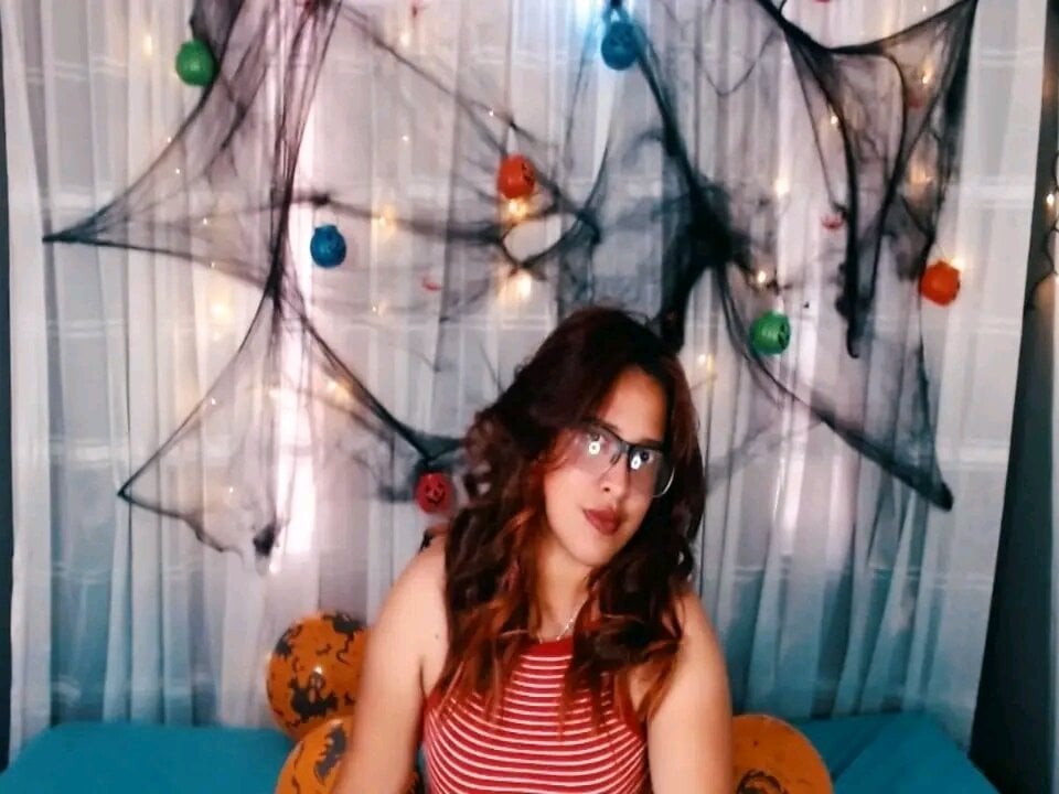 stripchat dominika_steel webcam profile pic via livesexr.com