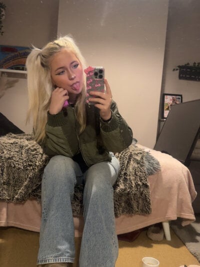 Blondie_Sofia_Essexbabe on StripChat