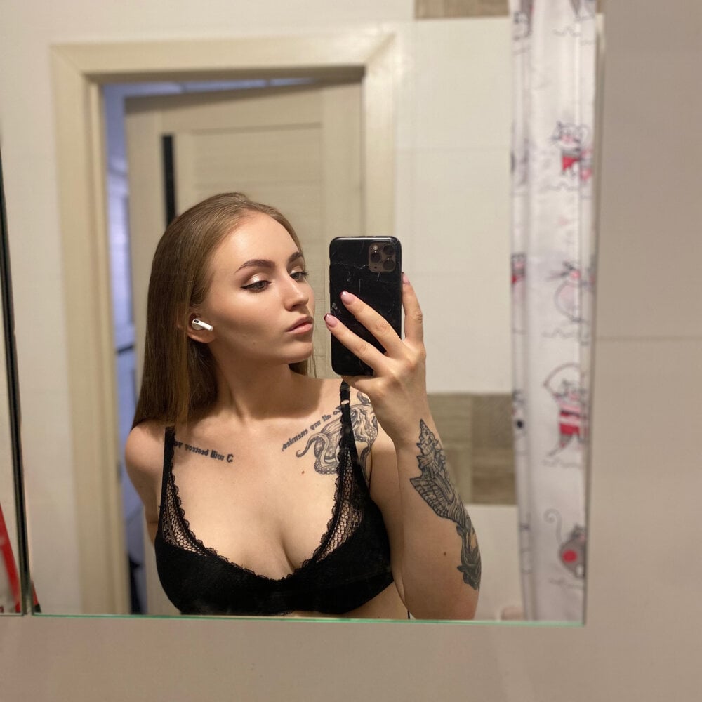 kira_love_sl's Offline XXX Chat