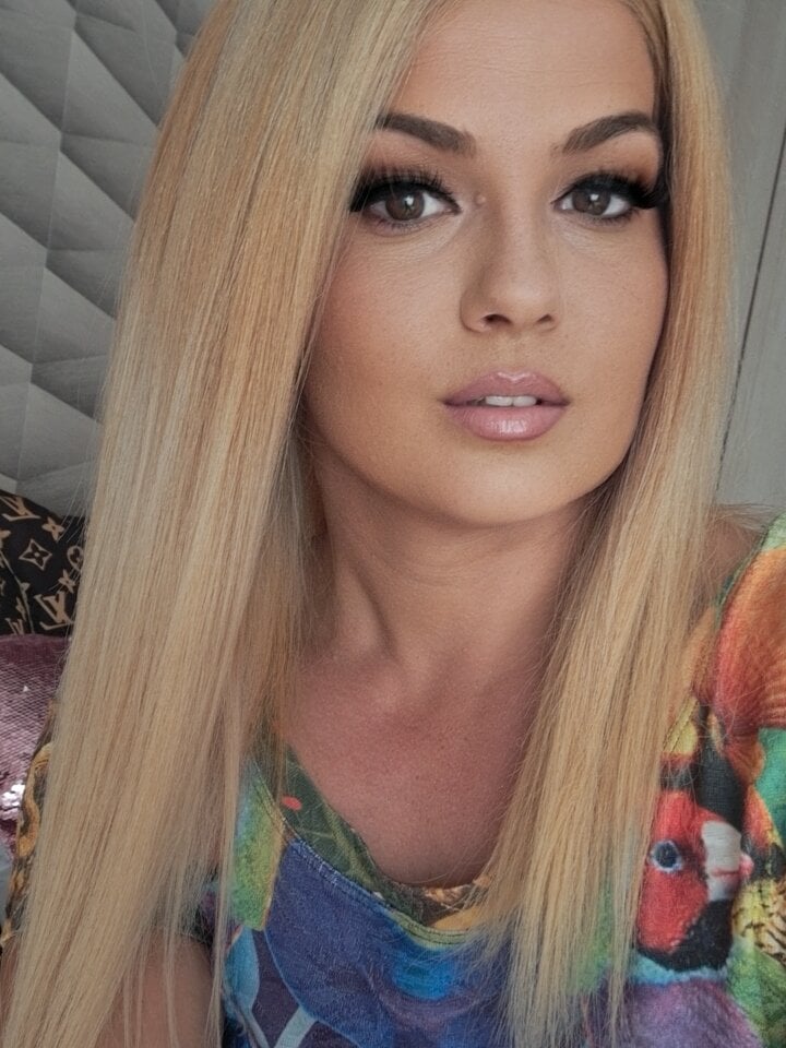 Live sex webcam photo for maya4love- #289978515