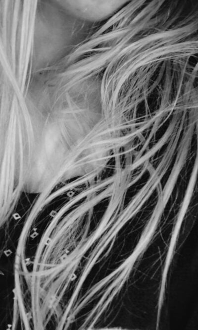 SexyBlondMia profile