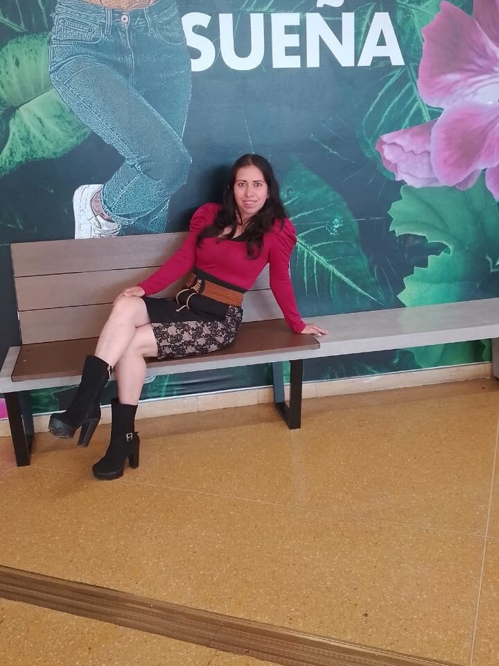 stripchat roxannebloom webcam profile pic via watchgirlcam.com