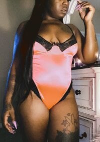 darealcocochanelXXX's Offline Chat Room