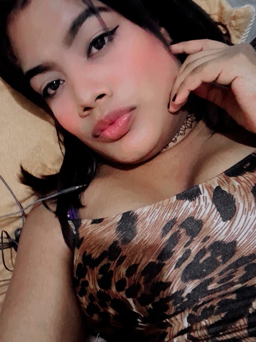 cheapadultsexcams.com laura_hotcs livesex profile in at-at cams