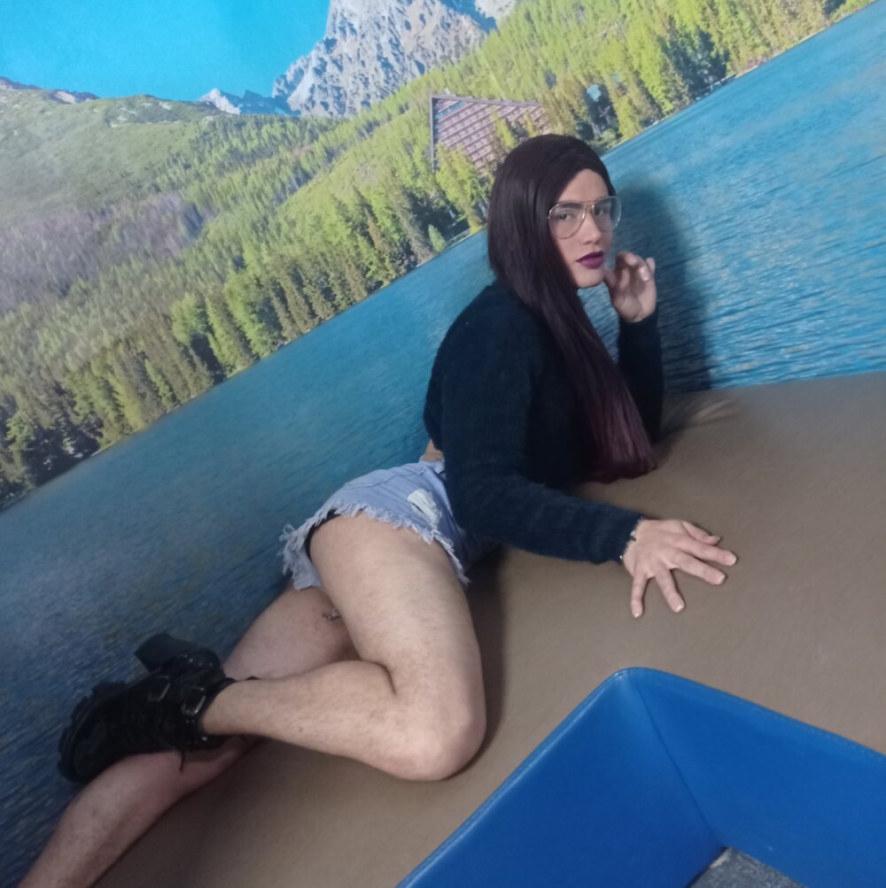 Catalyna_Santana's Offline Chat Room