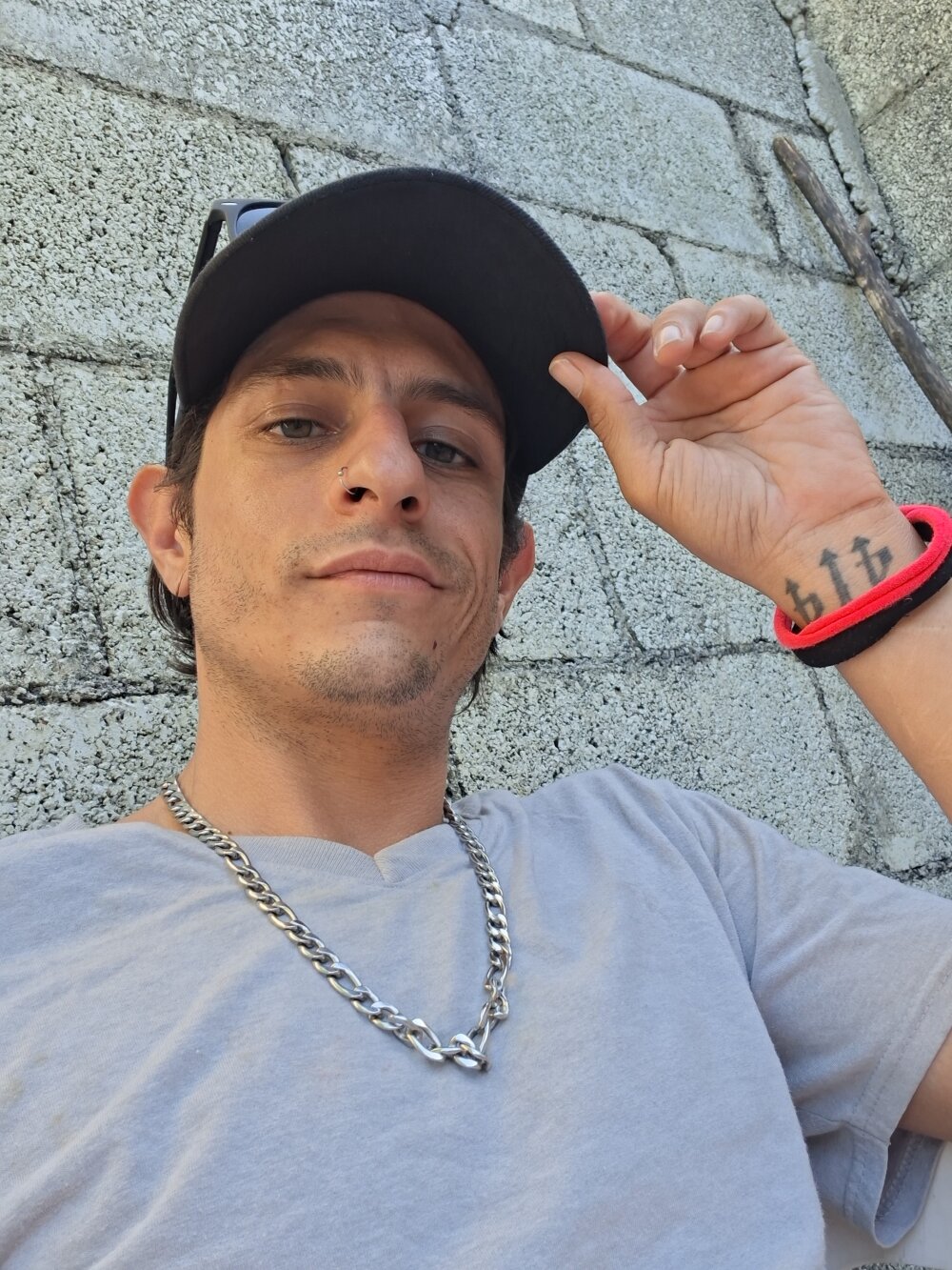 roberto121311's Offline XXX Chat