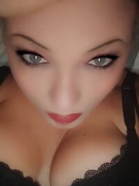 VeronikaBiondaaa's Offline XXX Chat