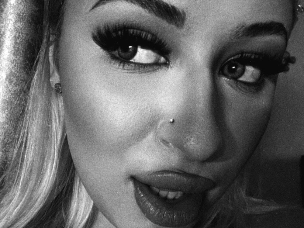 247camsex.com kylie_one livesex profile in turn-around-im-behind-u cams