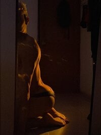 addam_moon10's webcam live show