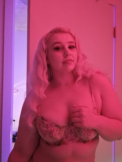 RaisingDaisy on StripChat