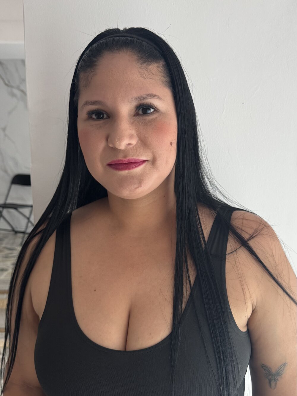 livesex.fan alinamilf livesex profile in curvy cams