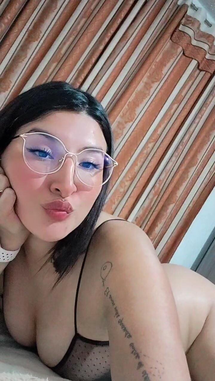 danna_white11