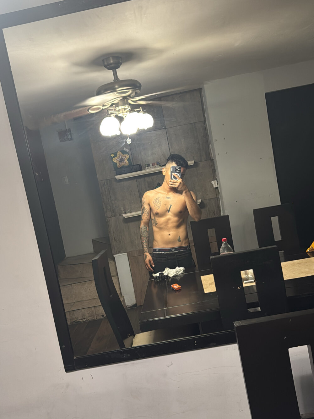 carlos23u76 from stripchat