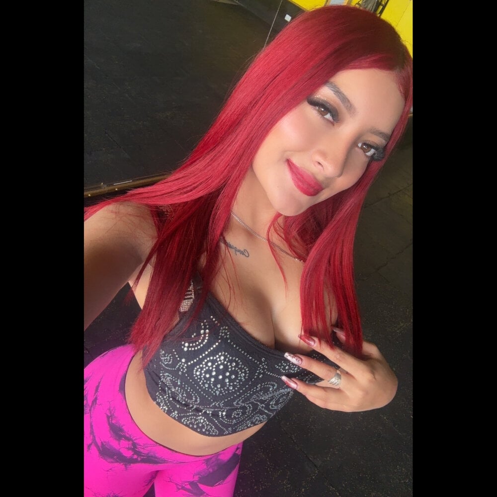 laurasweet- from stripchat