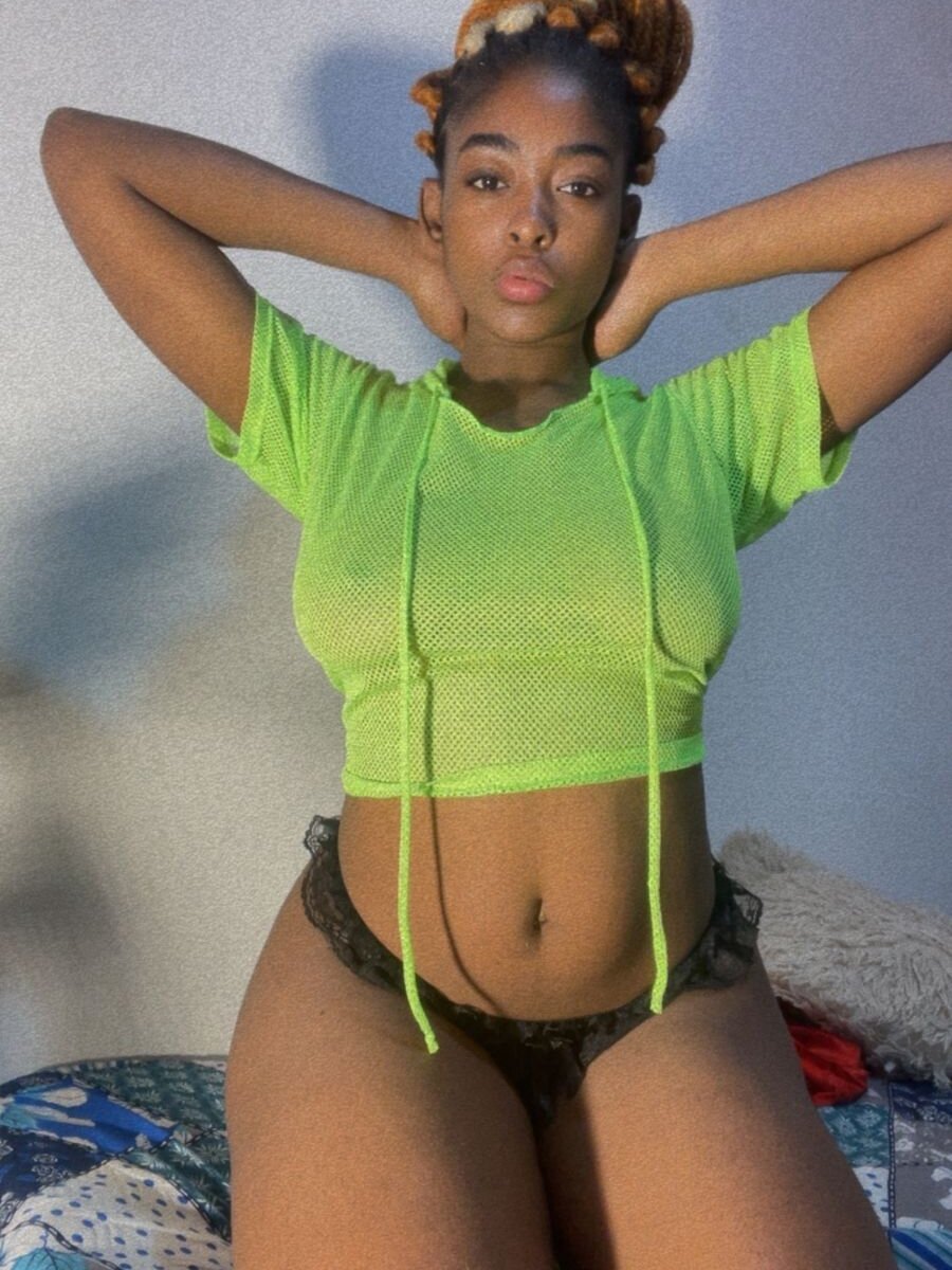 iluvcams.com laraebony_ livesex profile in i-dare-you-to-wonder-from-where-am-i cams