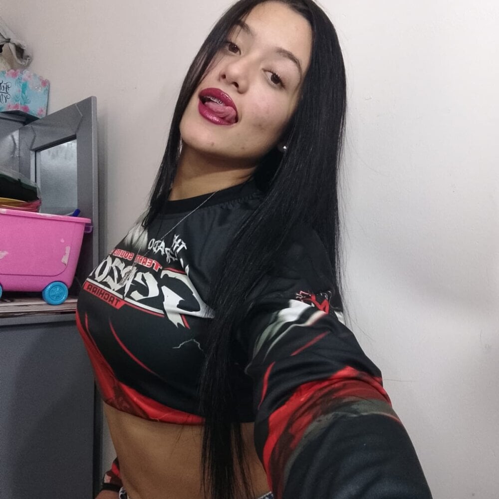 free6cams.com paola_my livesex profile in land-of-ooo cams