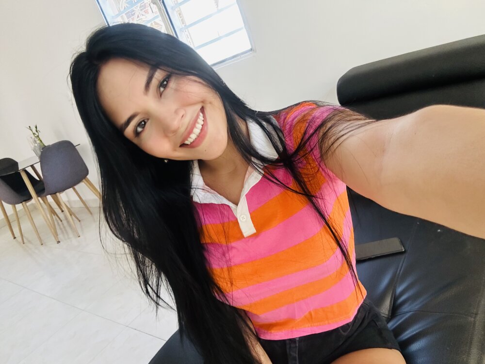 Live sex webcam photo for alice0913 #288141206