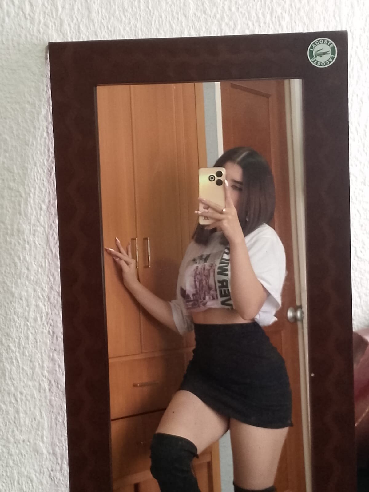 Samanthina_tay