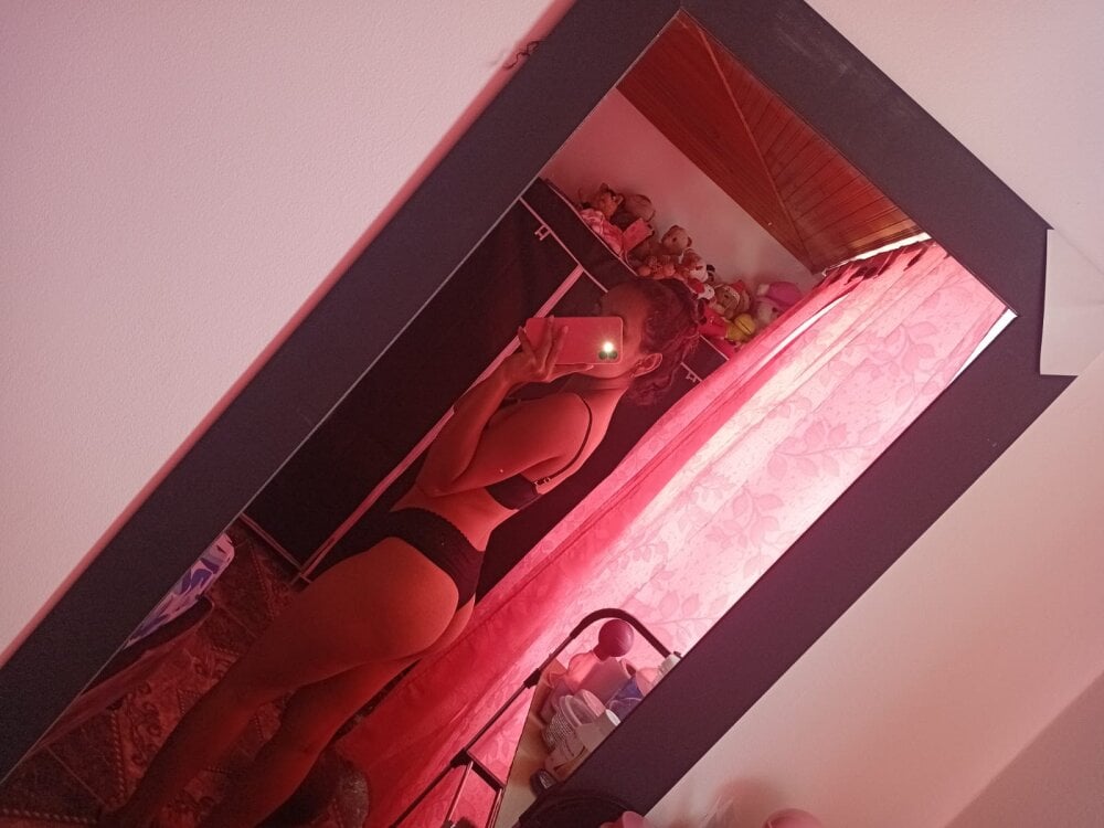 newporncams.com florstone livesex profile in red-hair cams