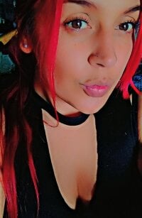 Courtney_01's Offline Chat Room