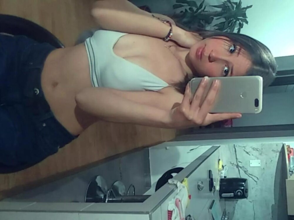 stripchat maddy15_ webcam profile pic via livesexbbwcams.com