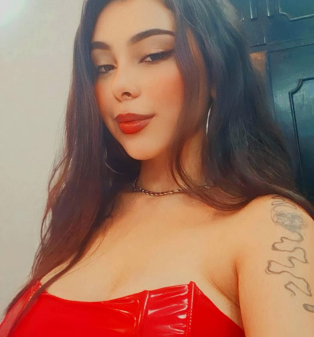 Live sex webcam photo for LizzieCox1 #289539216