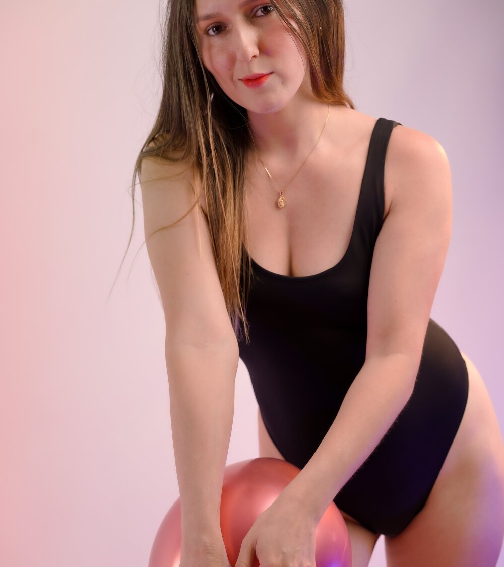 Manuela_bela Chat Room offline