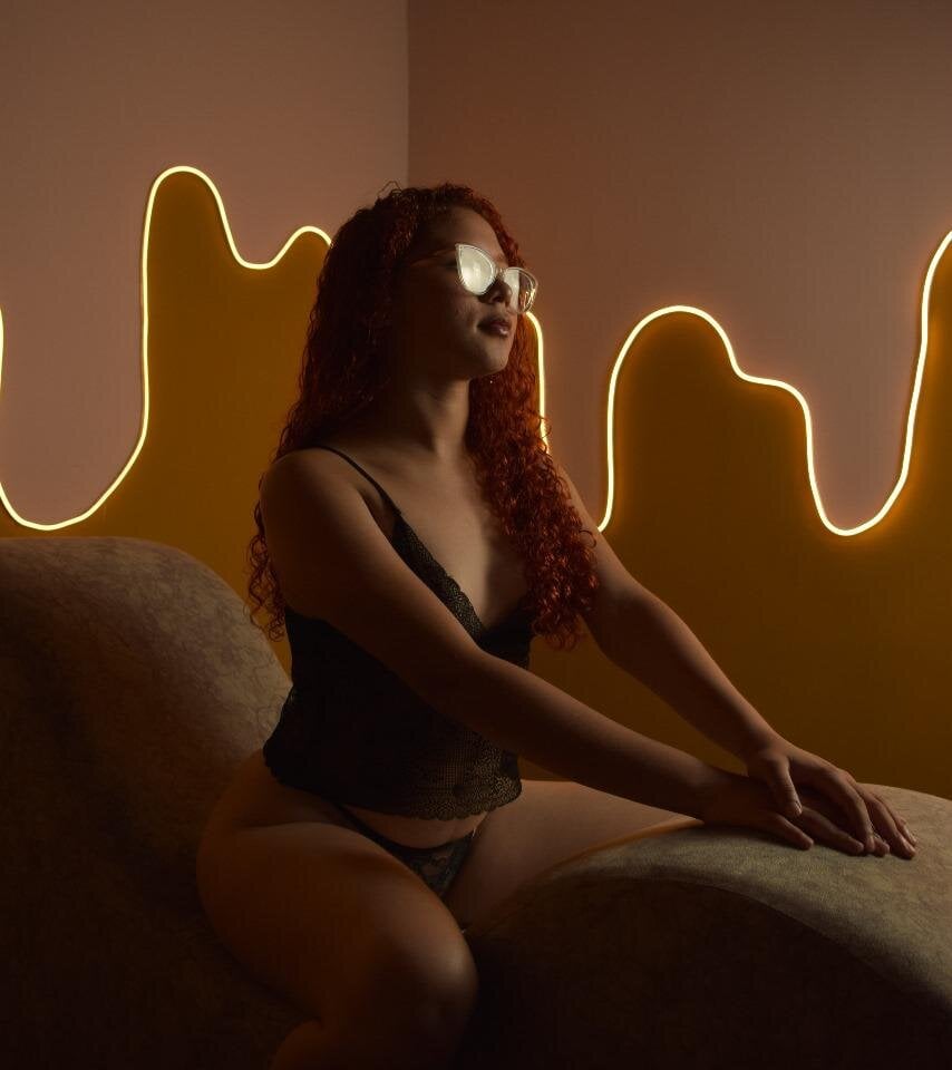 catalella_red webcam profile - Saudi Arabian