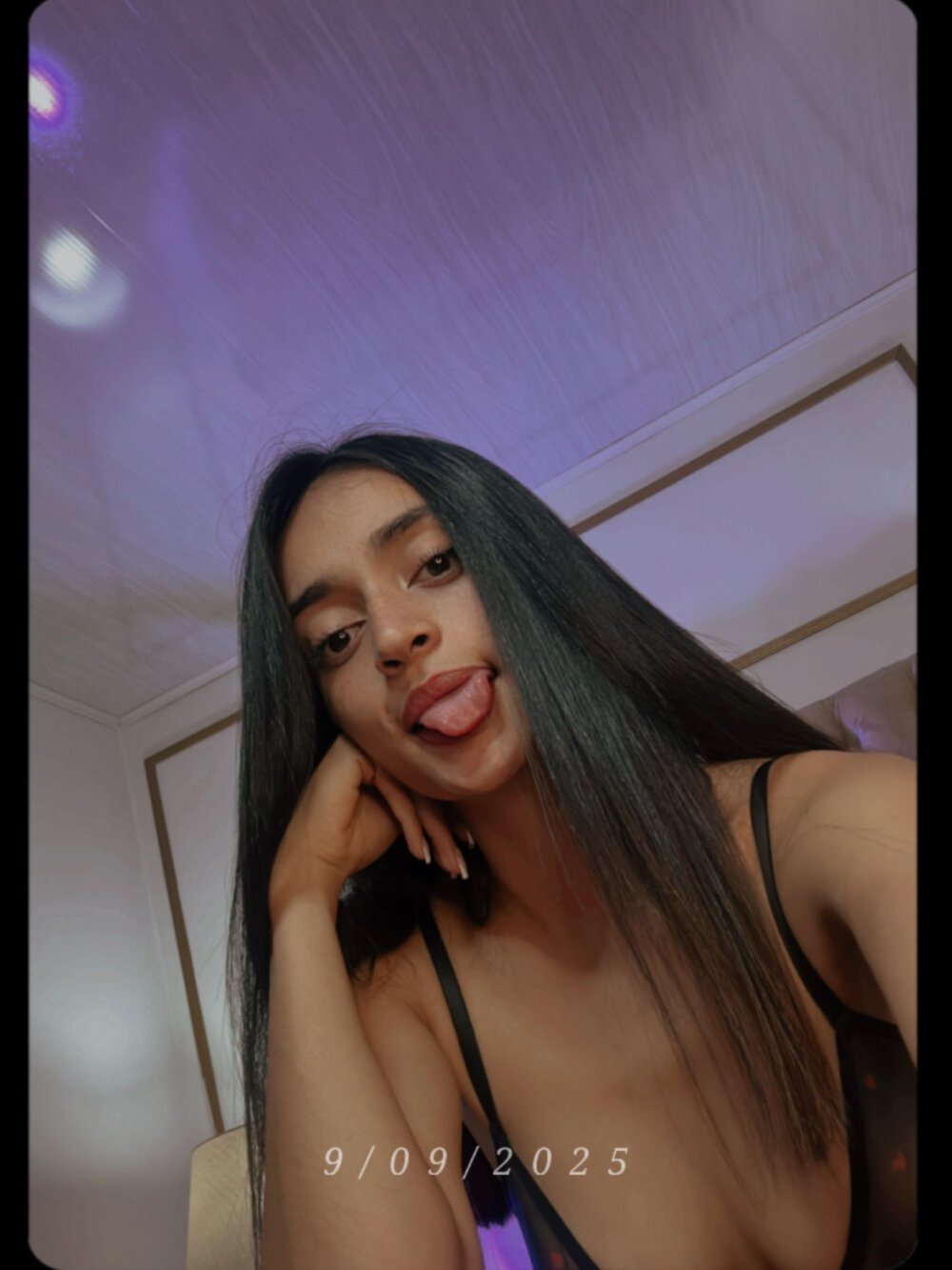 stripchat bella_nyx webcam profile pic via xxx-topcamgirls.com