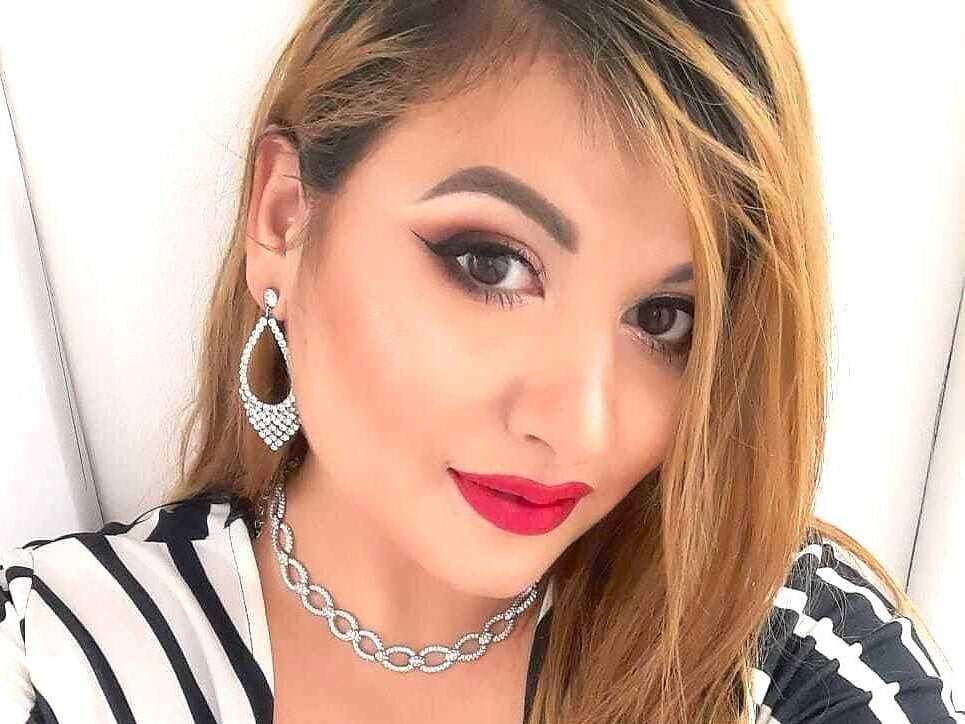 watchgirlcam.com moon_piex livesex profile in bisexual cams