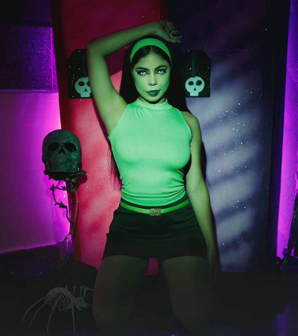 Live sex webcam photo for Ariamiller_1 #290085967