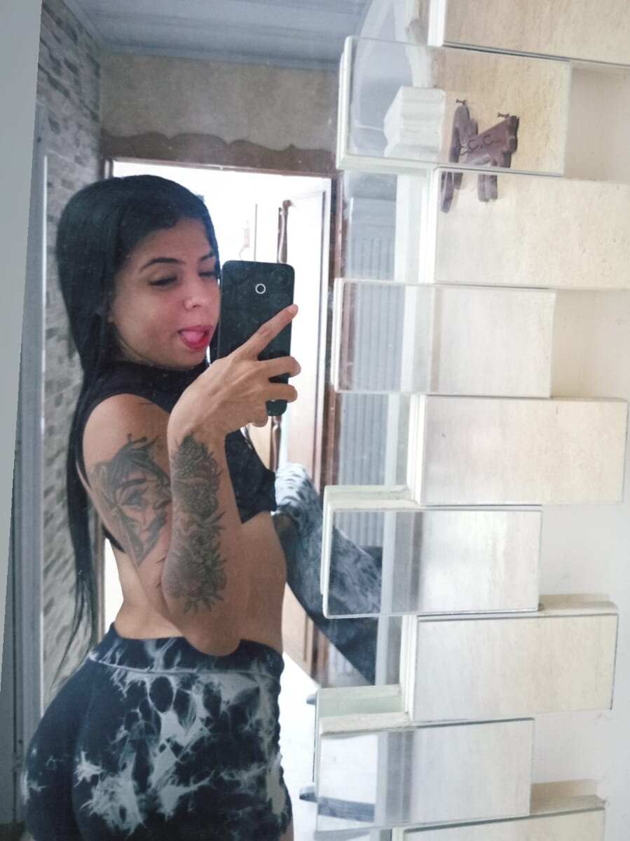 zoe_vera18 from stripchat
