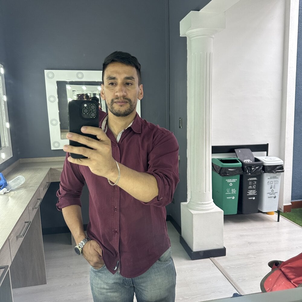 isaaczapata's Offline XXX Chat