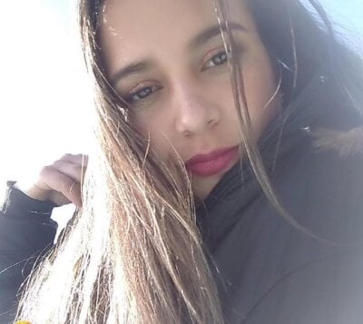 Daringcute Female Bigasslatin Online Webcam Striptease
